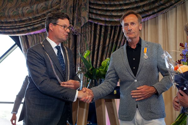Riemer-Rijpkema-(r)-en-burgemeester-V-Vlissingen-B-Van-den-Tillaar-(L)_5771.jpg